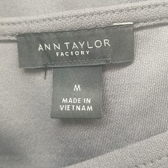 Ann Taylor sleeve detail top - Picture 3 of 7